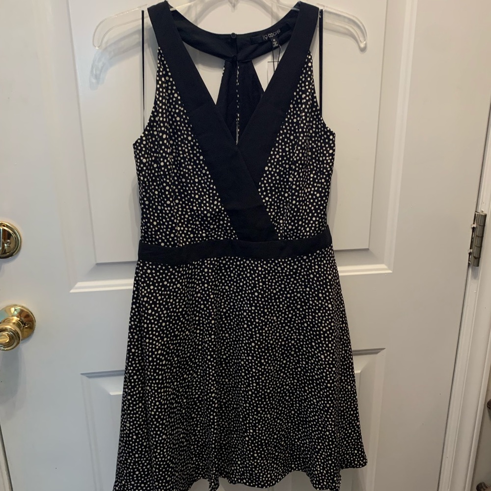 Sleeveless halter dress 🔳